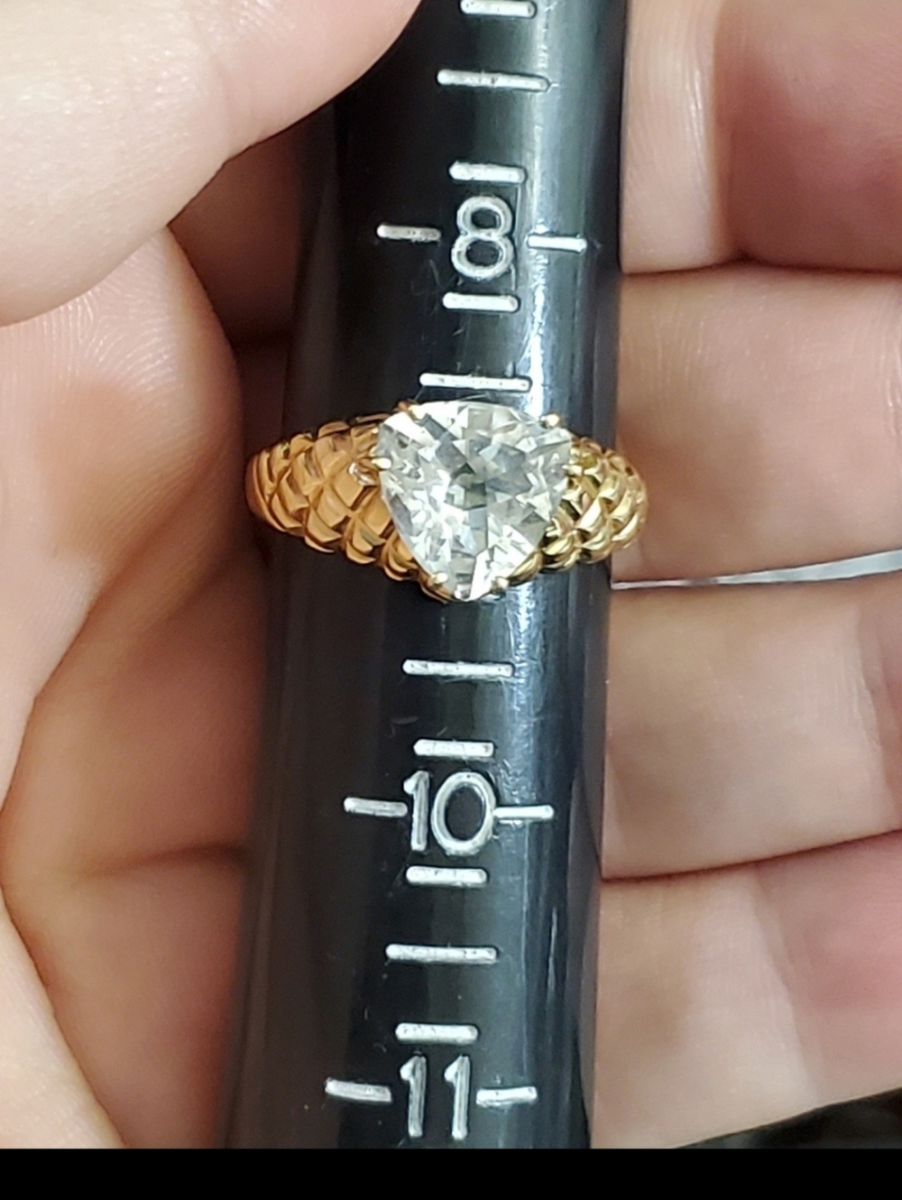 10k trillion quartz ring size 9. Can be resized by a jeweler. Stamped 10k genuin - Picture 8 of 11